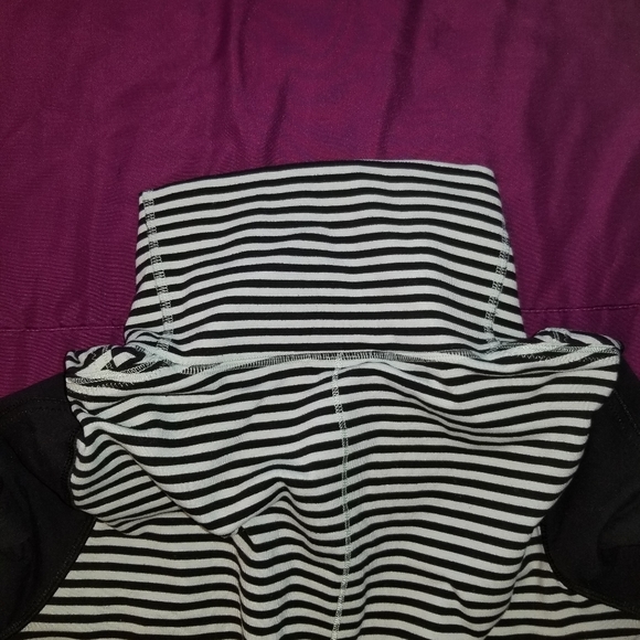 Lululemon long sleeve turtleneck sweater - Picture 9 of 14